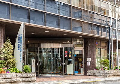 三鷹駅前図書館