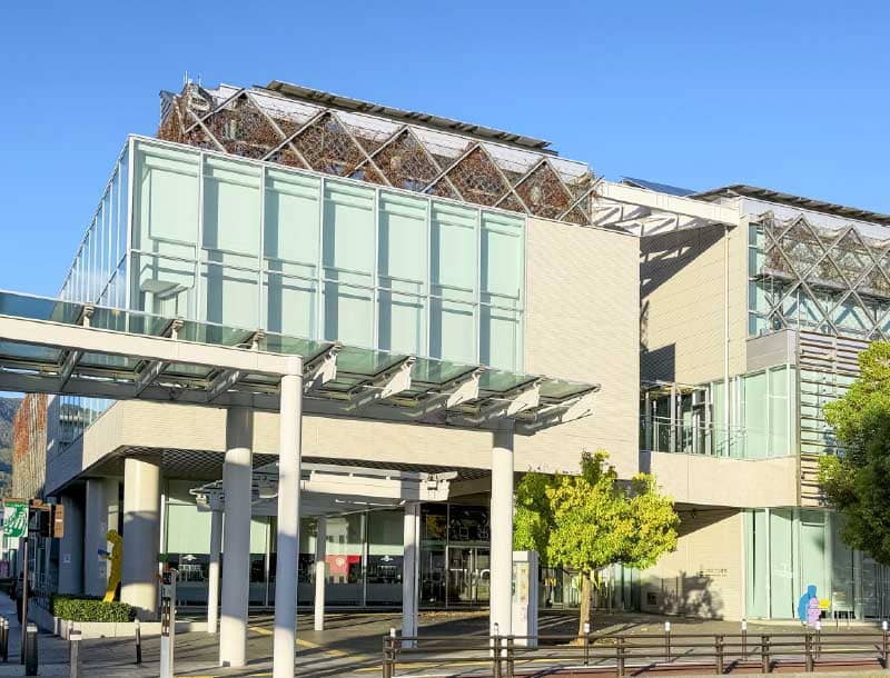山梨県立図書館