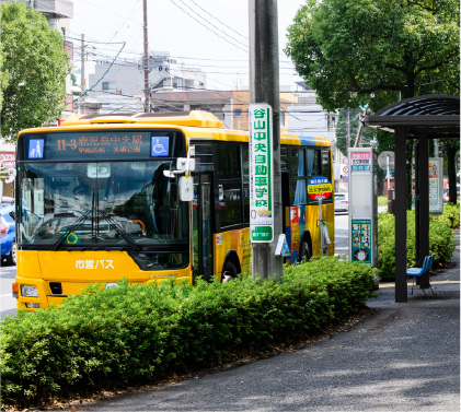 「法学部前」バス停