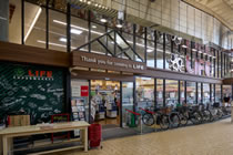 ライフ岡町店