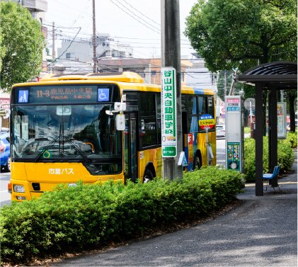 「法学部前」バス停