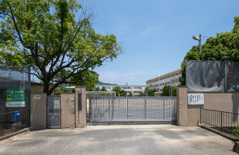 柳西中学校