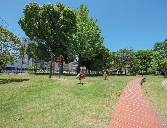 ゆうえんかん広場