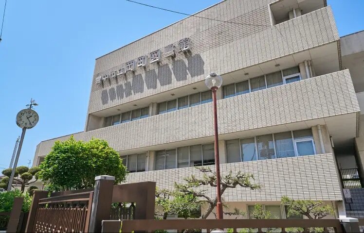 豊中市立岡町図書館