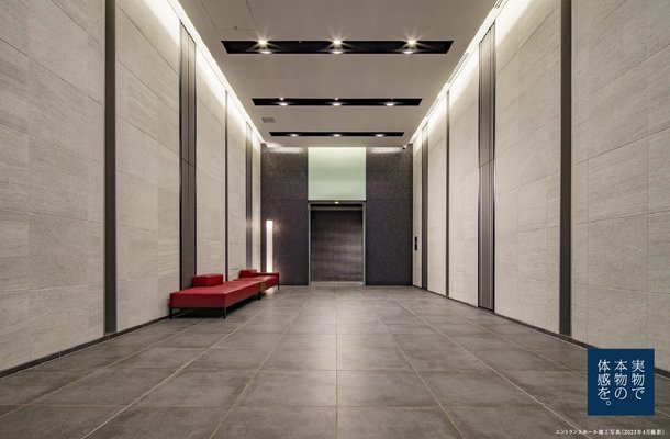 エントランスホール竣工写真(2023年4月撮影)
