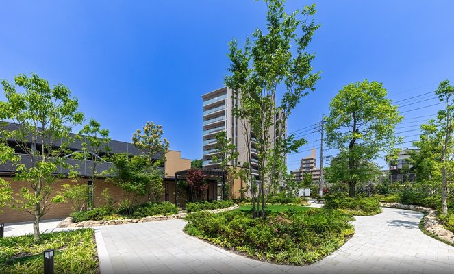 シーズンスクエア(手前敷地:シーズンフェイス、奥敷地・建物:パークフェイス)(2024年6月撮影)