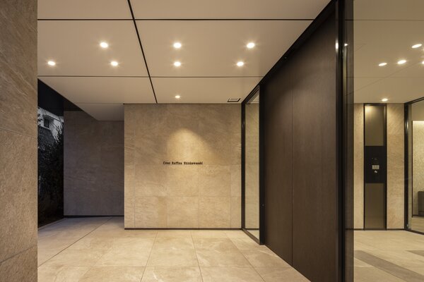 エントランス外観(竣工写真)