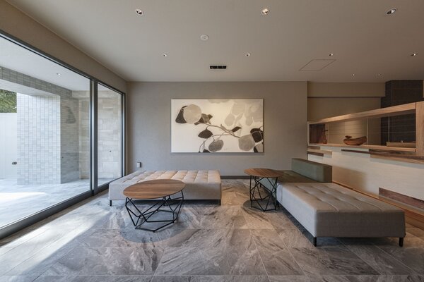 C棟エントランス（撮影：2025年12月）