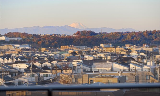 707号室から南西方面を撮影した眺望写真（2025年12月撮影）