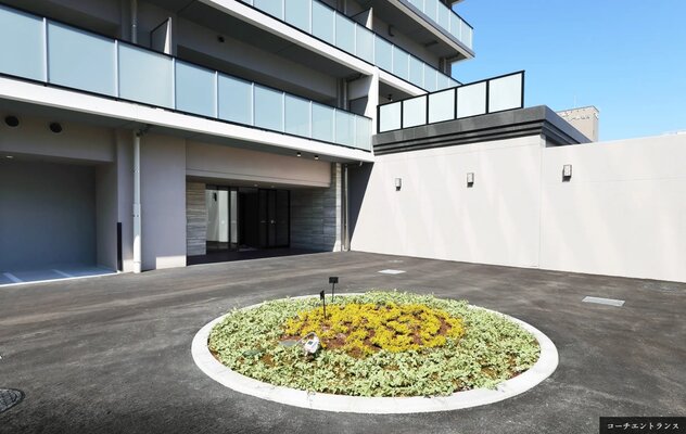 コーチエントランス