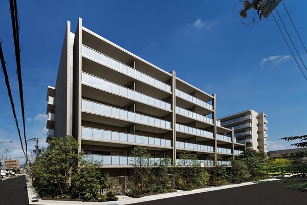 WEST外観（2025年8月撮影）