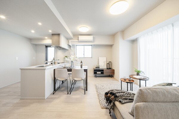 リビング・ダイニング・キッチン（棟内モデルルームAタイプ／2025年5月撮影）