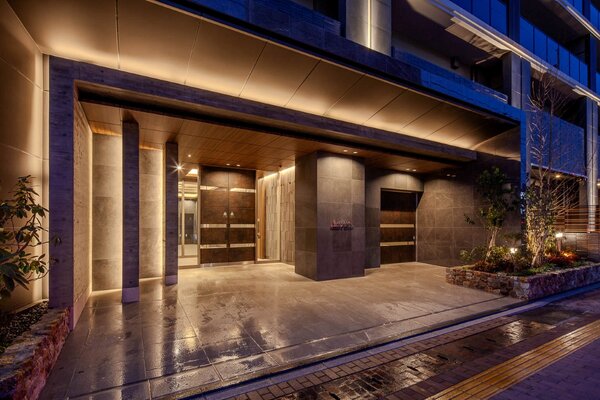 エントランスアプローチ（夜景）(2026年3月撮影)