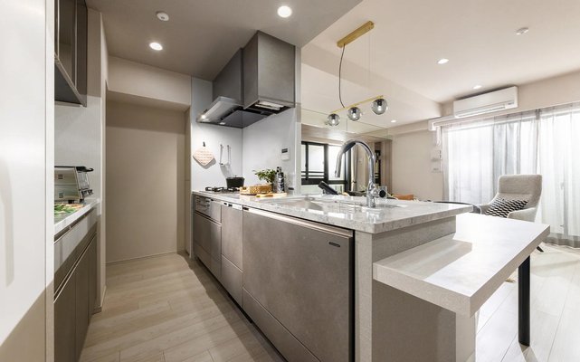 KITCHEN