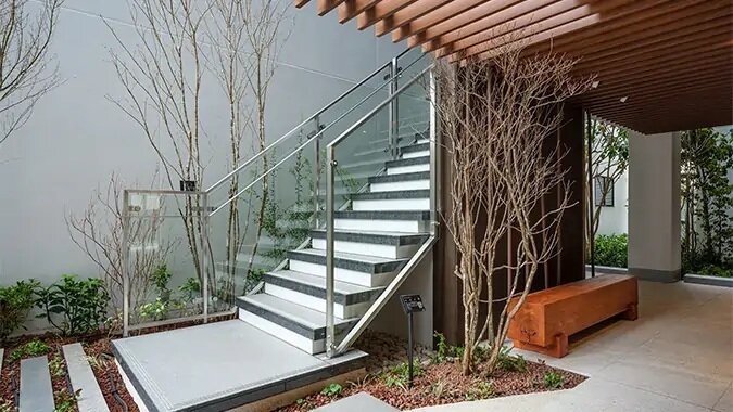 中庭写真（2026年3月撮影）