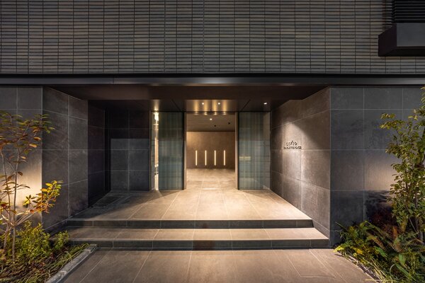 エントランスアプローチ（撮影時期：2026年2月）