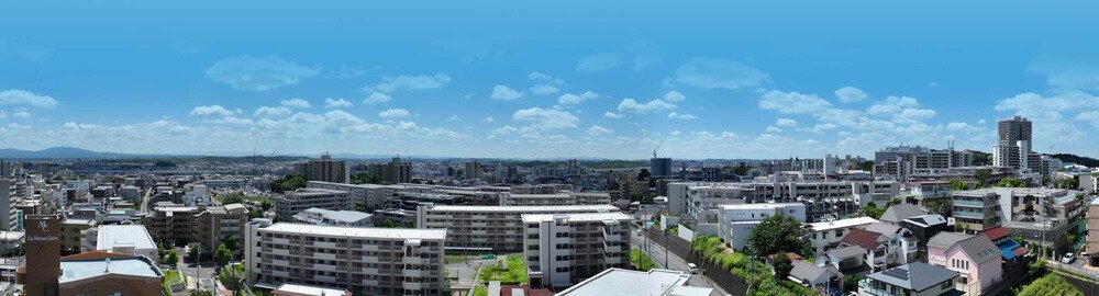 現地10階相当からのパノラマ眺望写真（2025年7月撮影）