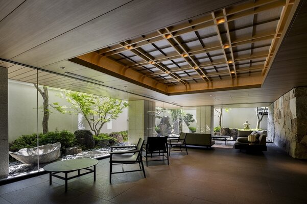 エントランスラウンジ（2025年3月撮影）