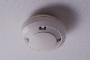 ガス漏れを警報と自動通報で知らせるガス漏れ検知器
