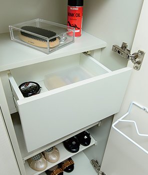 靴のお手入れ道具等を収納できる便利な小物入
