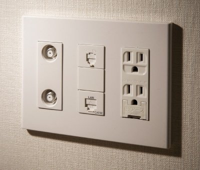 マルチメディアコンセント