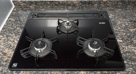 美しさと耐久性を兼ね備えた ユーロケラ社製ガラストッププレート