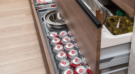 物が取り出しやすいスライド式収納