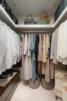 高い収納力と機能性を誇るウォークインクロゼット