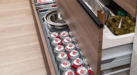 物が取り出しやすいスライド式収納