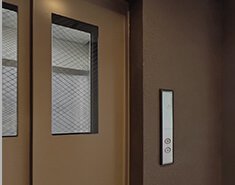 エレベーター防犯窓付扉