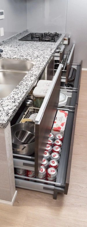スライド式収納/足元スライド式収納