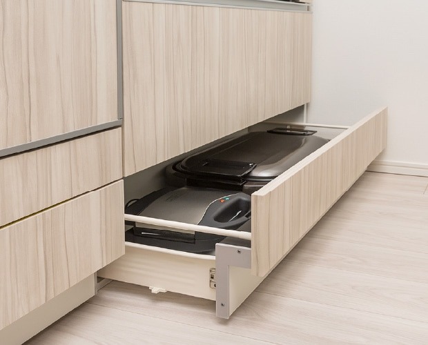 足元スライド式収納