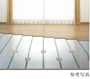 リビング・ダイニングには、足元から部屋全体を温めるガス温水式床暖房を採用。