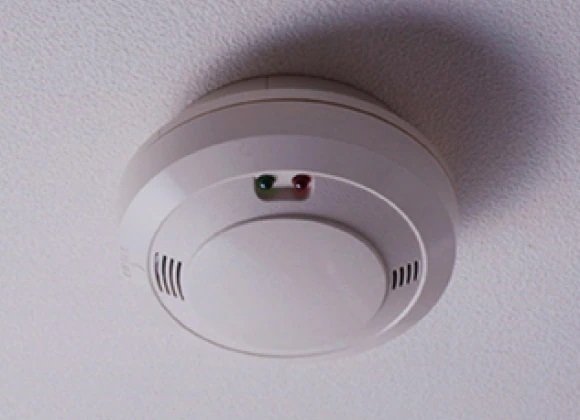 ガス漏れを警報と自動通通報で知らせる
ガス漏れ検知器