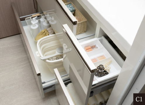 スライド収納と化粧トレー