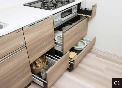 ソフトクローズ機能付き
スライド収納