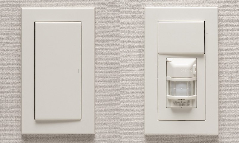 ワイドスイッチ＆人感センサー付き
玄関照明スイッチ