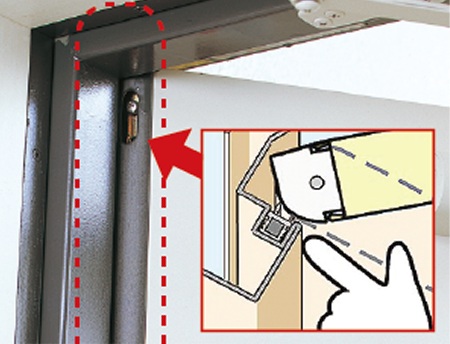 指はさみ防止機能の
玄関ドアを採用