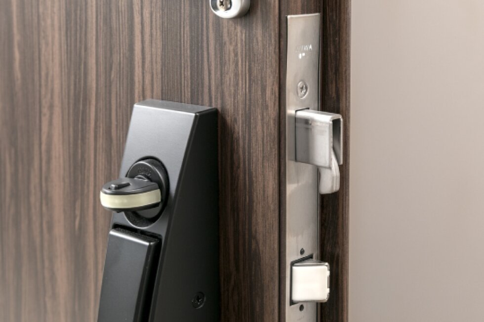 鎌形デッドボルト錠･防犯サムターン