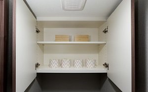 トイレ上部吊戸棚
