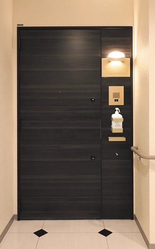 豪華なオリジナル袖付玄関ドア(耐震補強付)経済的なLED照明採用