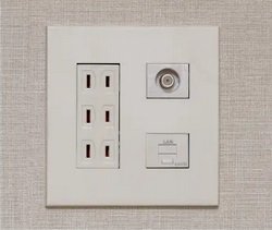マルチメディアコンセント