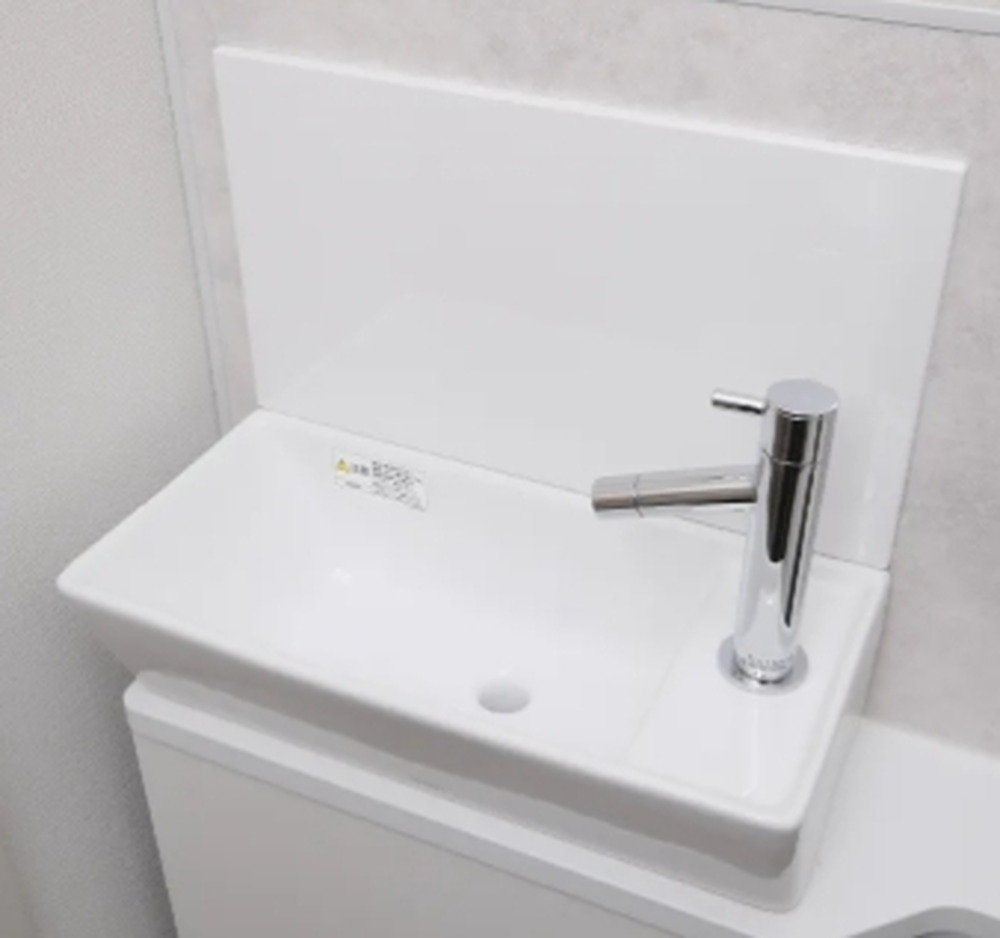 バックパネル付き手洗器