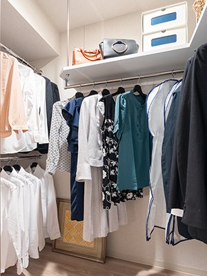 大容量で季節衣類も整理できる
ウォークインクローゼット