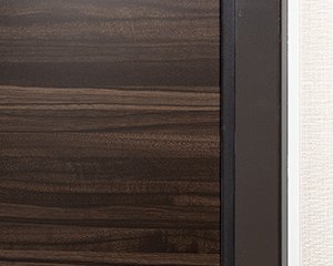 吊り元に指を挟む隙間を小さくした
玄関ドア