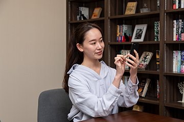 外出中でもエントランスの｢来訪者確認｣が可能
