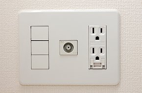 マルチメディアコンセント