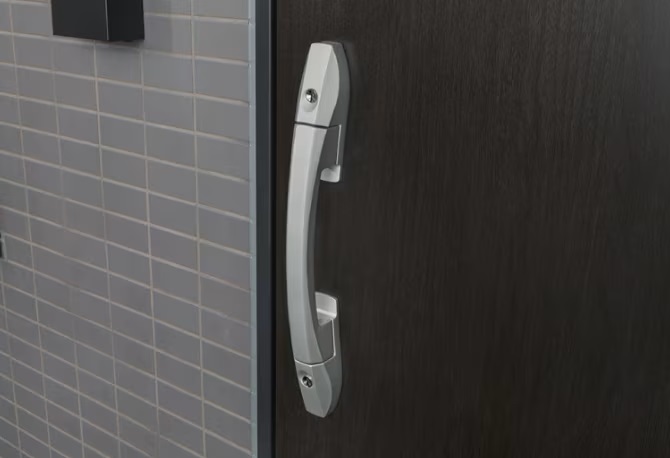 二重の錠で防犯性を高める
ダブルロック