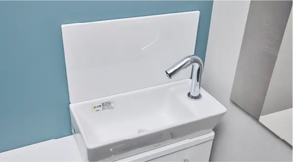自動水栓付き手洗いカウンター