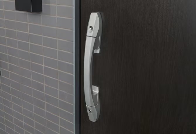 二重の錠で防犯性を高める
ダブルロック